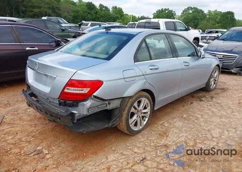 2013 Mercedes-Benz C 250 Luxury/Sport z USA, uszkodzony, nr VIN WDDGF4HB1DR241759